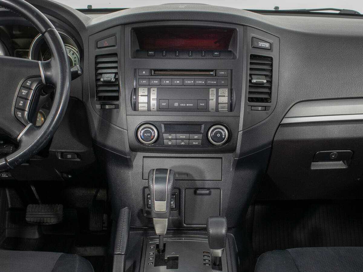 Купить Mitsubishi Pajero с пробегом. Фото: #17