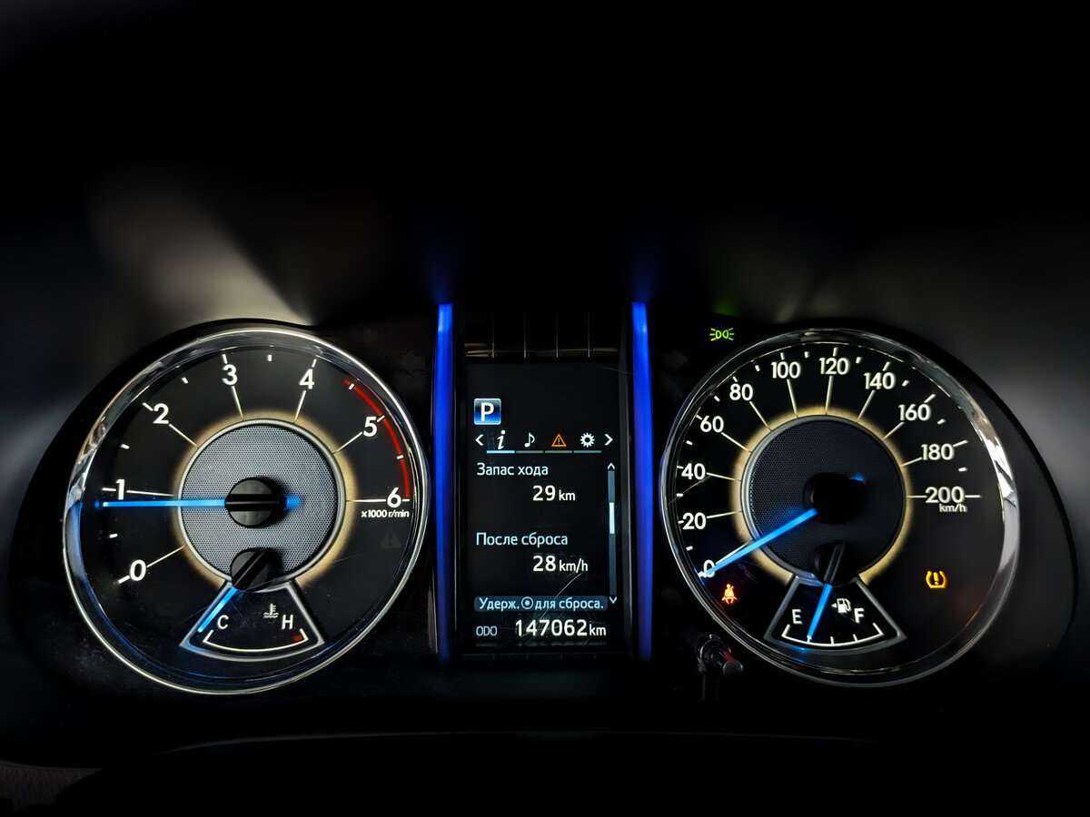 Купить Toyota Fortuner с пробегом. Фото: #10