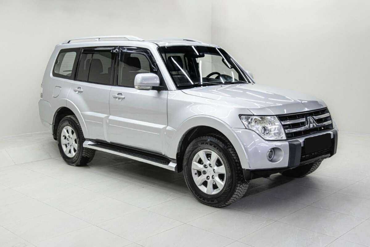 Купить Mitsubishi Pajero с пробегом. Фото: #2