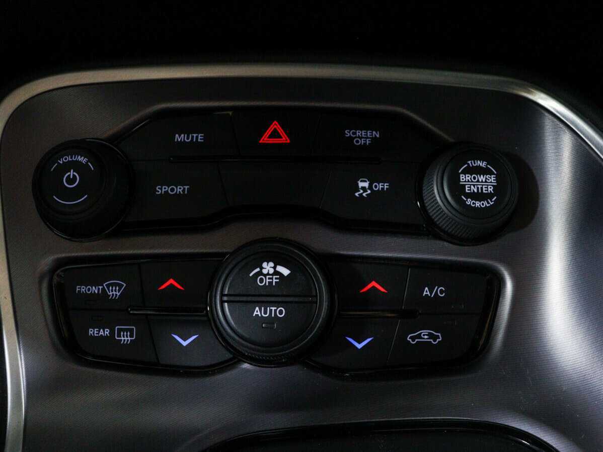 Купить Dodge Challenger с пробегом. Фото: #17