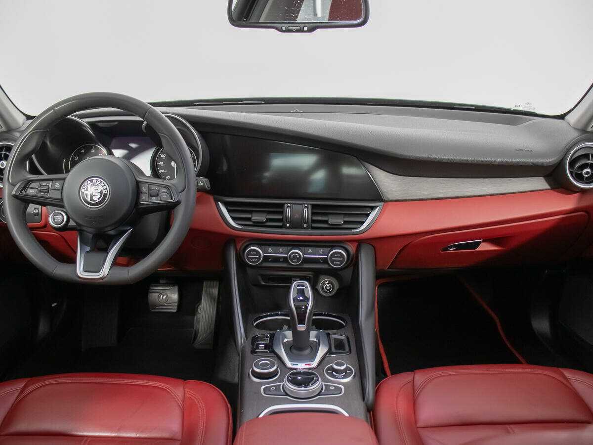 Купить Alfa Romeo Giulia с пробегом. Фото: #12