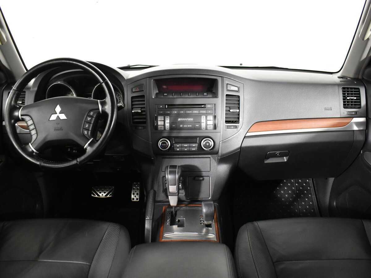 Купить Mitsubishi Pajero с пробегом. Фото: #11