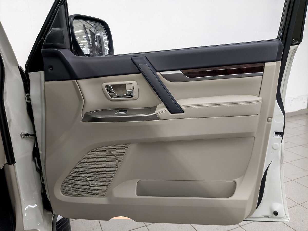 Купить Mitsubishi Pajero с пробегом. Фото: #22