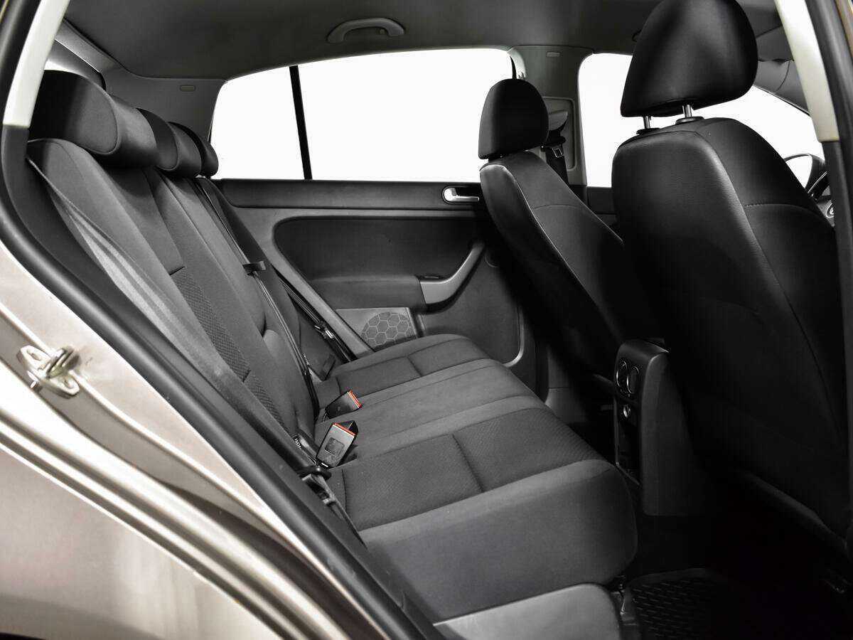 Купить Volkswagen Golf Plus с пробегом. Фото: #9