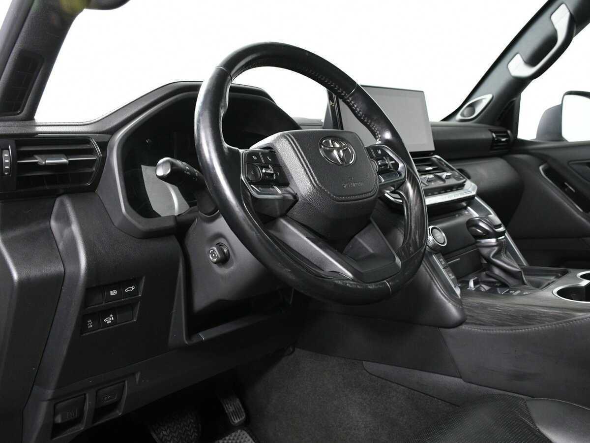 Купить Toyota Land Cruiser с пробегом. Фото: #12