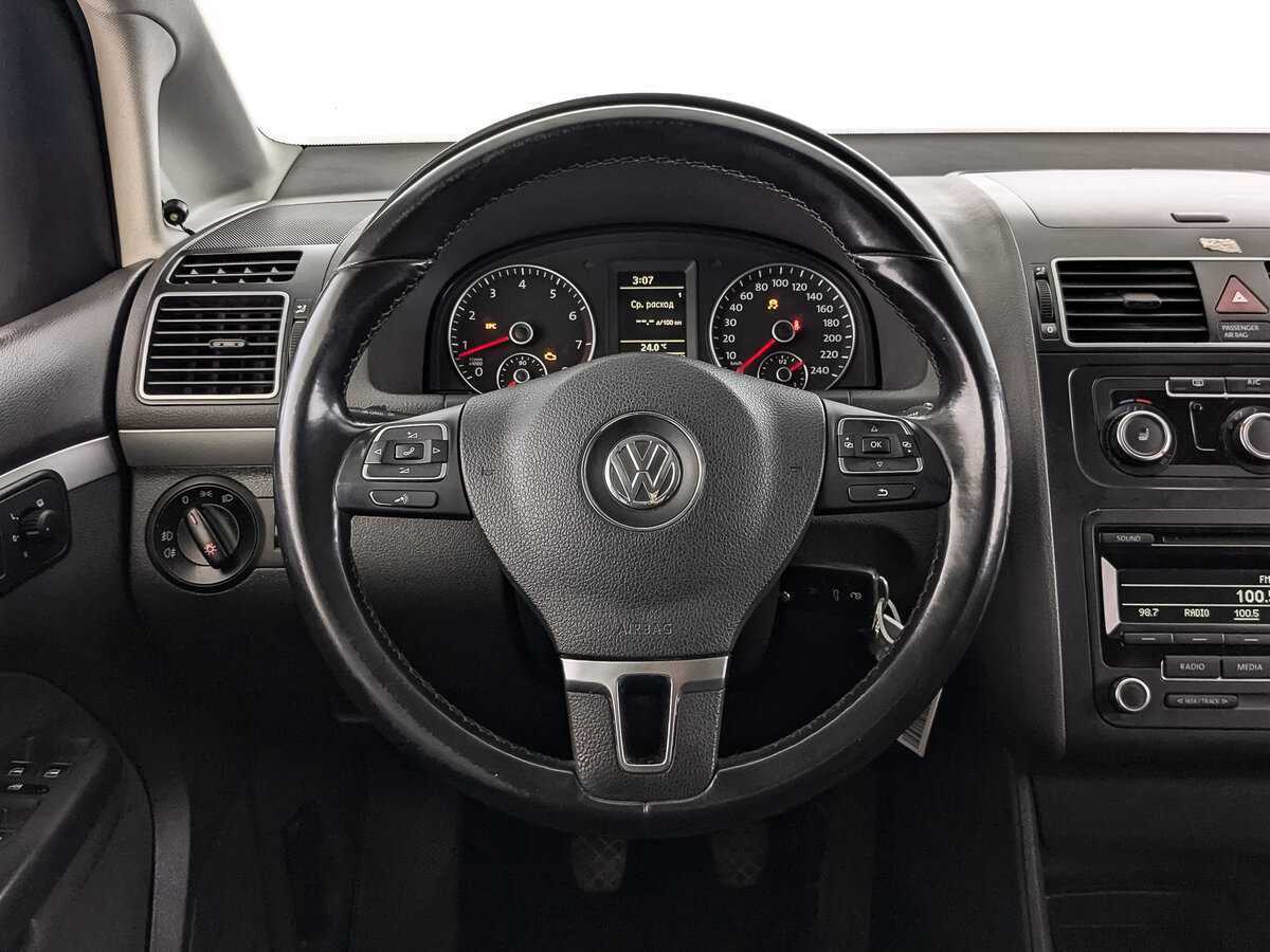 Купить Volkswagen Touran с пробегом. Фото: #17