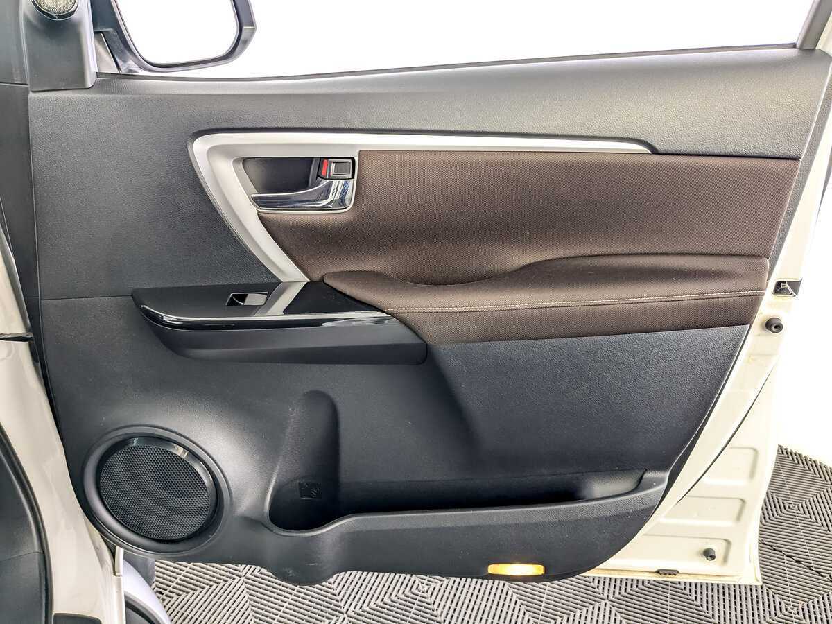 Купить Toyota Fortuner с пробегом. Фото: #22
