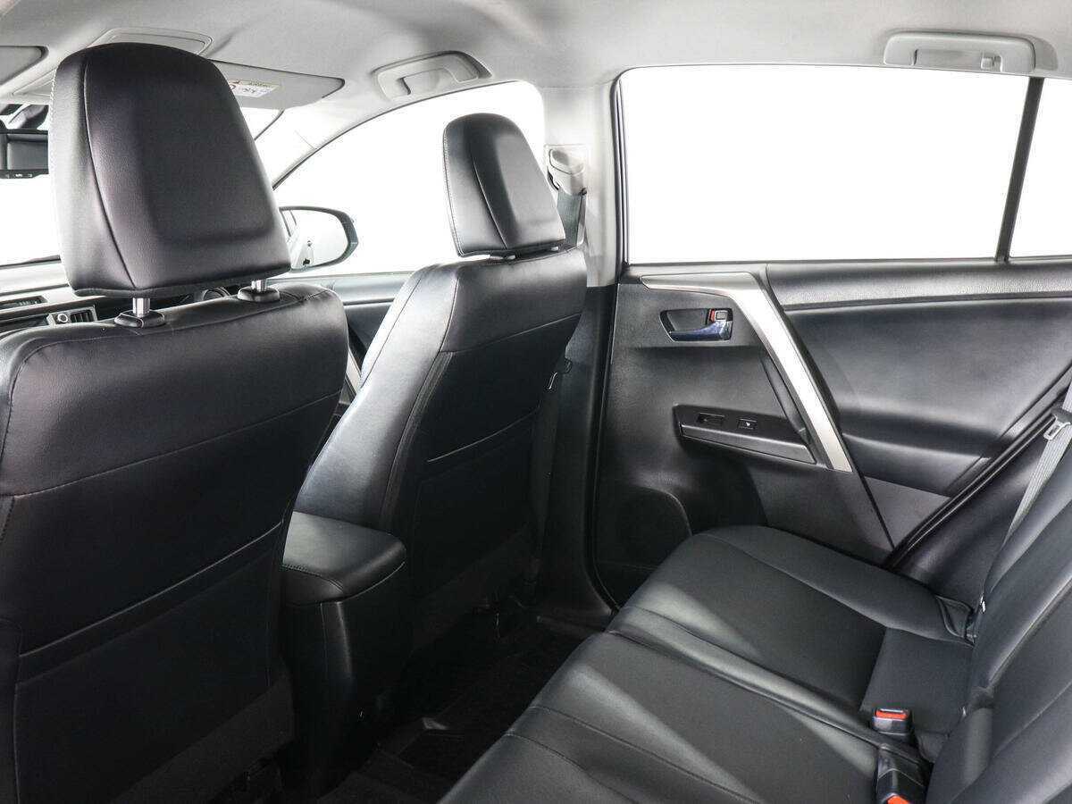 Купить Toyota RAV4 с пробегом. Фото: #11