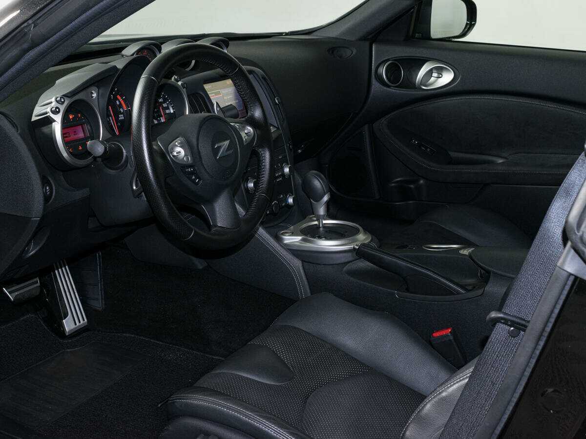 Купить Nissan 370Z с пробегом. Фото: #10