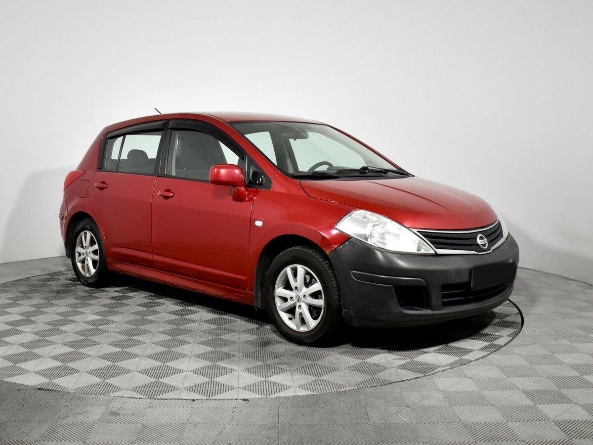 Купить Nissan Tiida с пробегом. Фото: #2