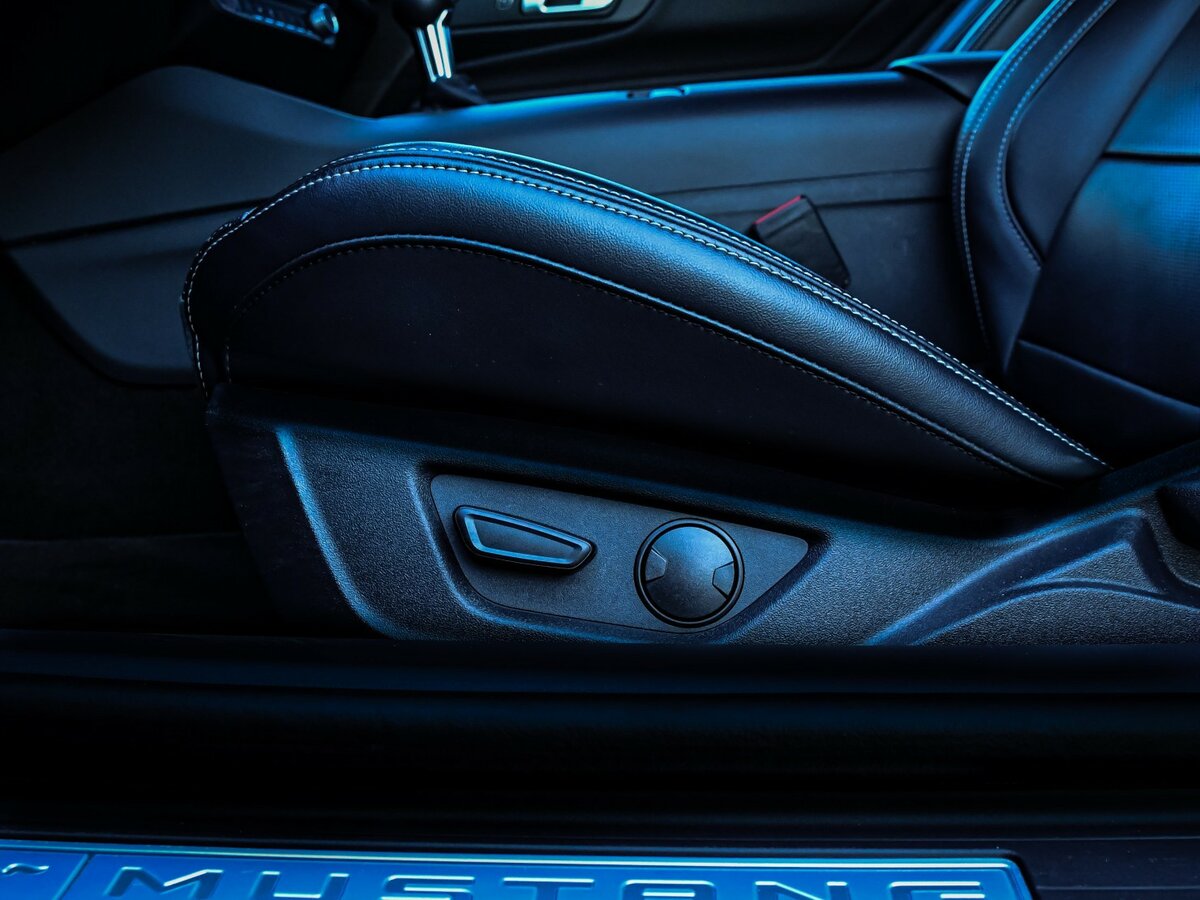 Купить Ford Mustang с пробегом. Фото: #15