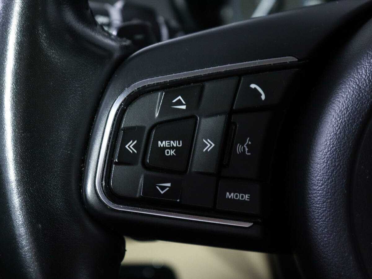 Купить Jaguar XE с пробегом. Фото: #19