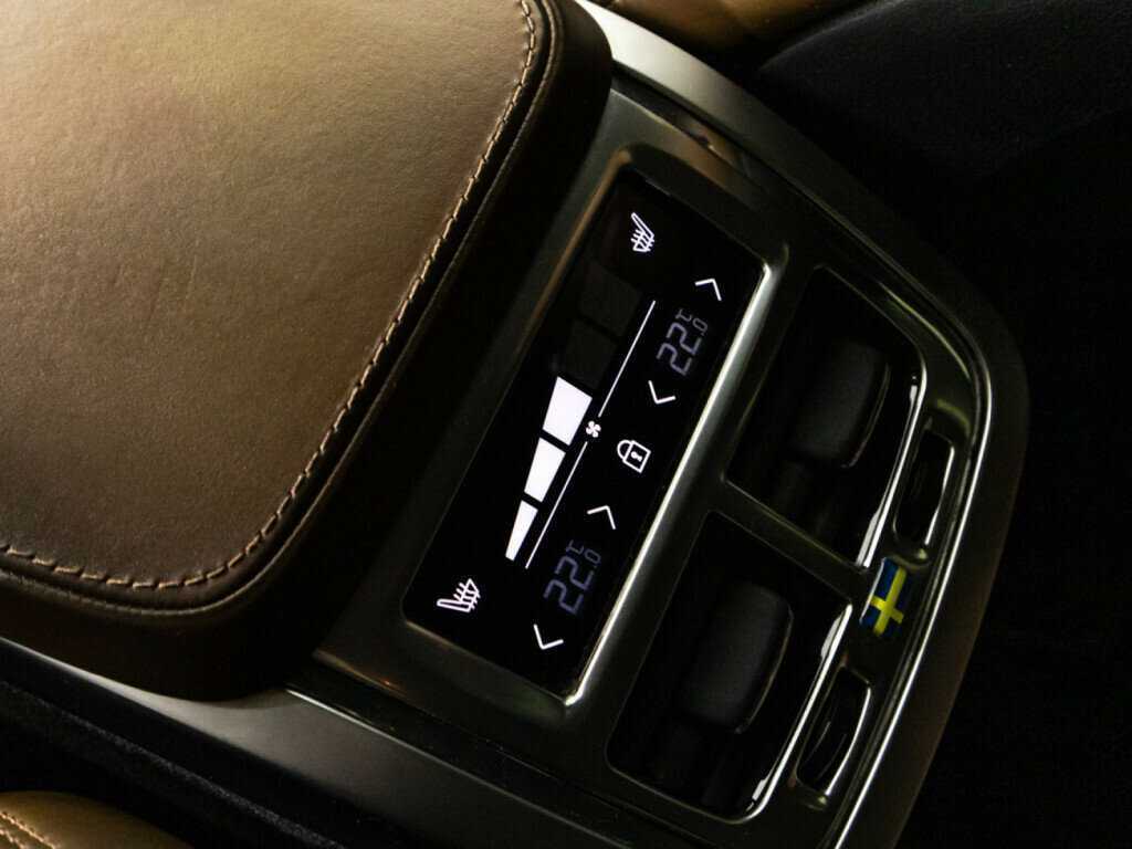 Купить Volvo XC90 с пробегом. Фото: #18