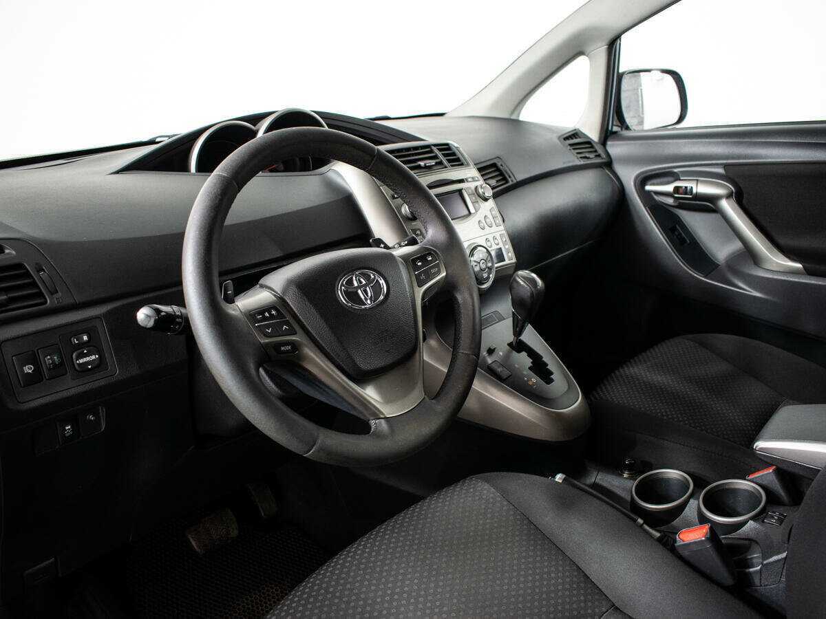 Купить Toyota Verso с пробегом. Фото: #1