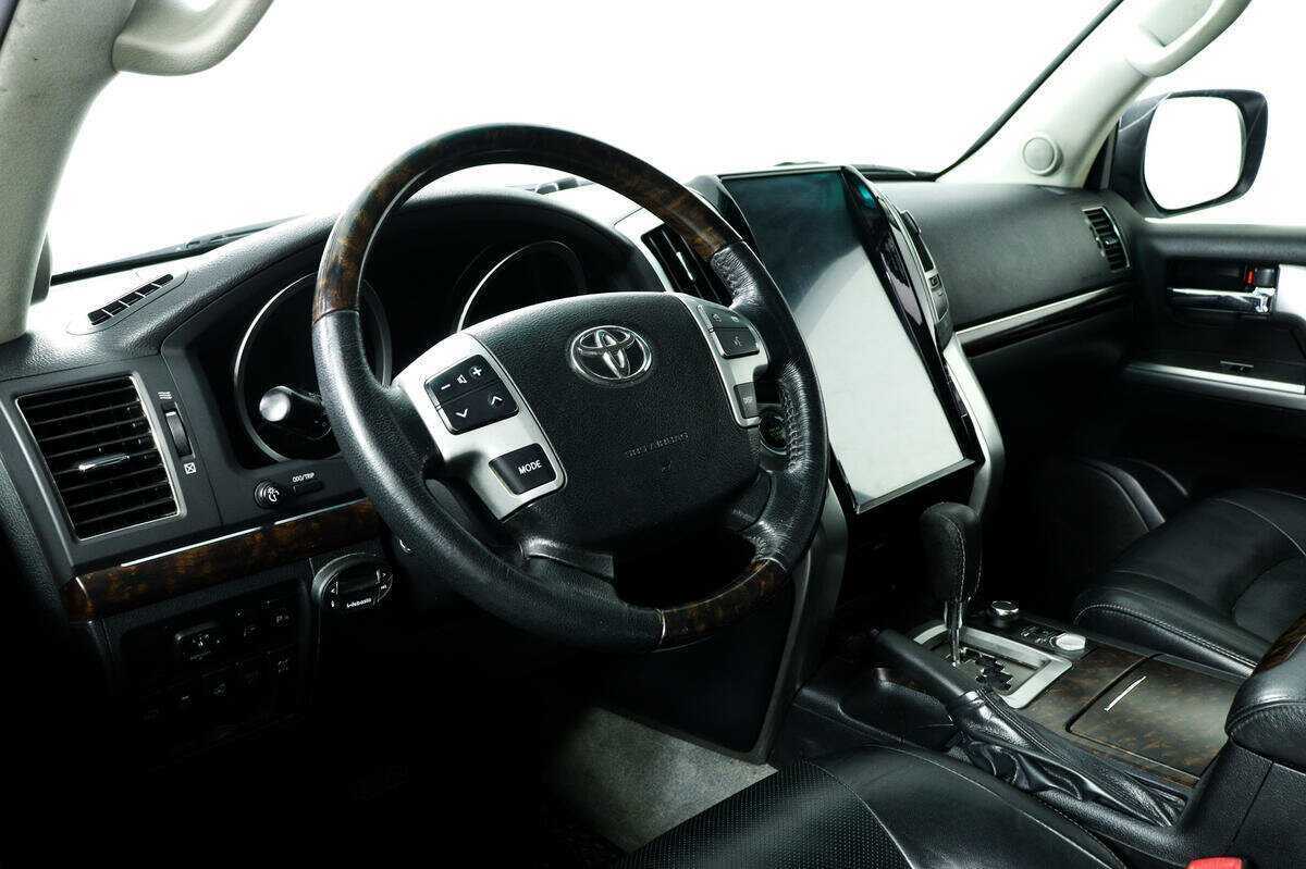 Купить Toyota Land Cruiser с пробегом. Фото: #10