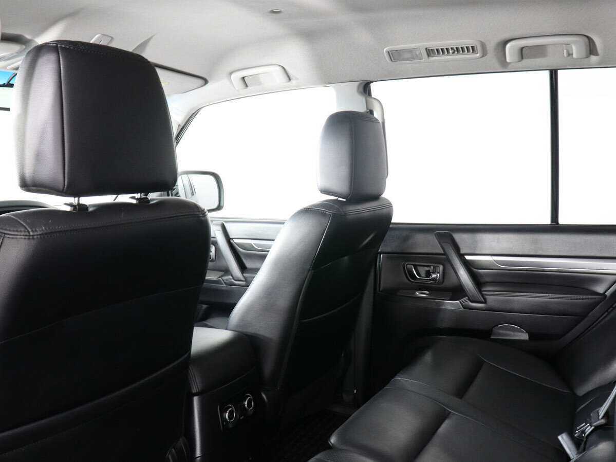 Купить Mitsubishi Pajero с пробегом. Фото: #11