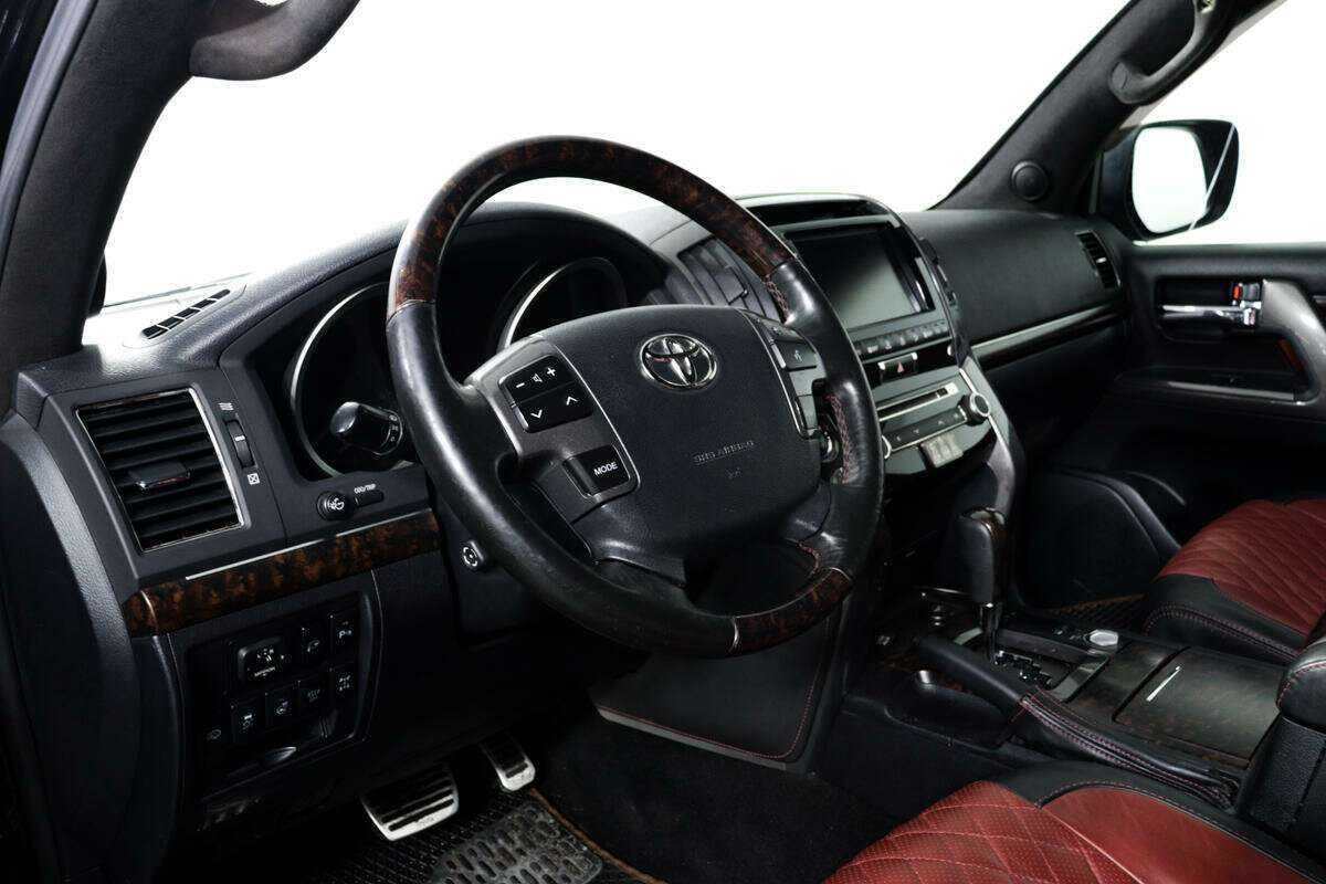 Купить Toyota Land Cruiser с пробегом. Фото: #12