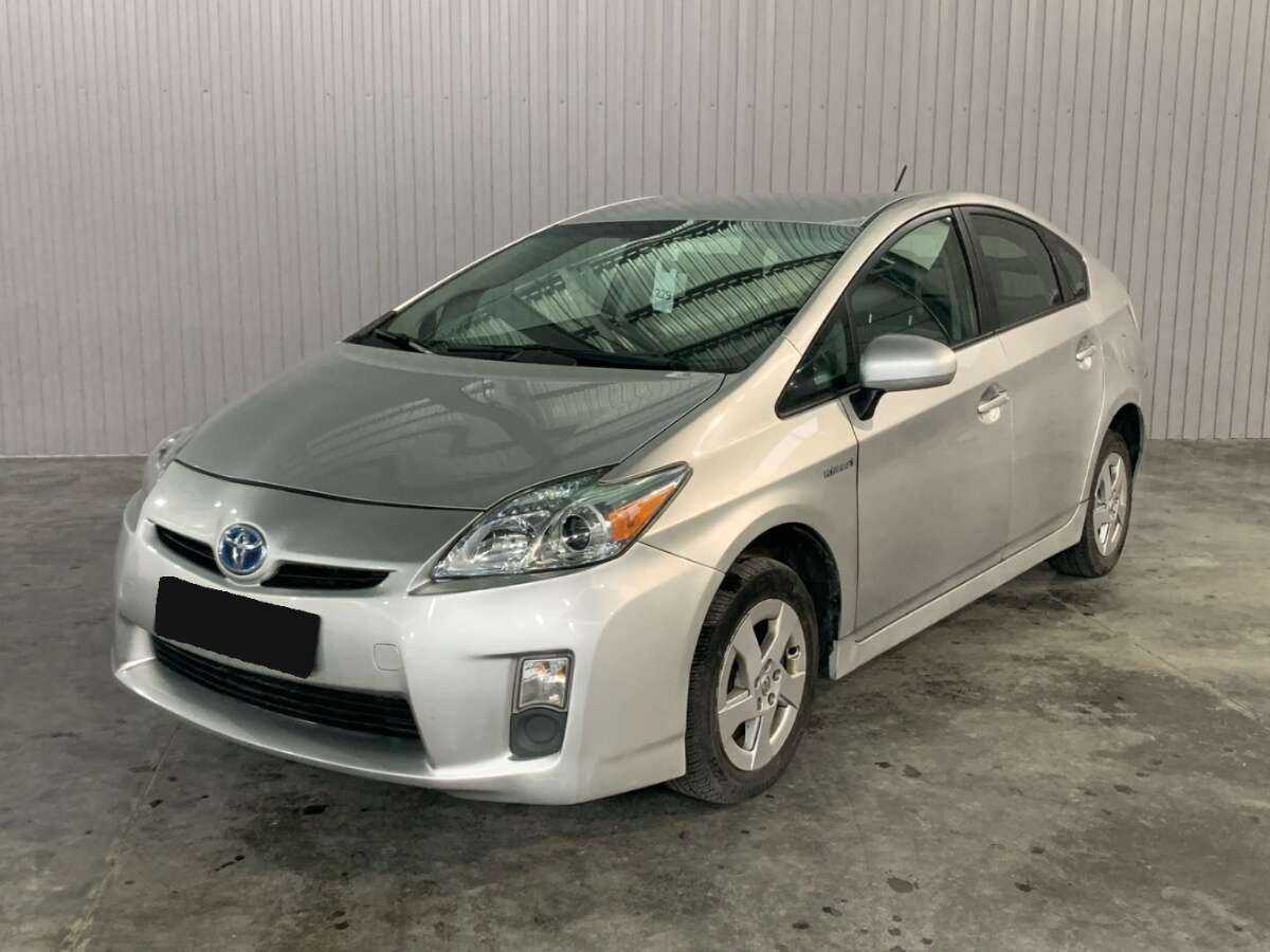 Купить Toyota Prius с пробегом. Посмотреть фото