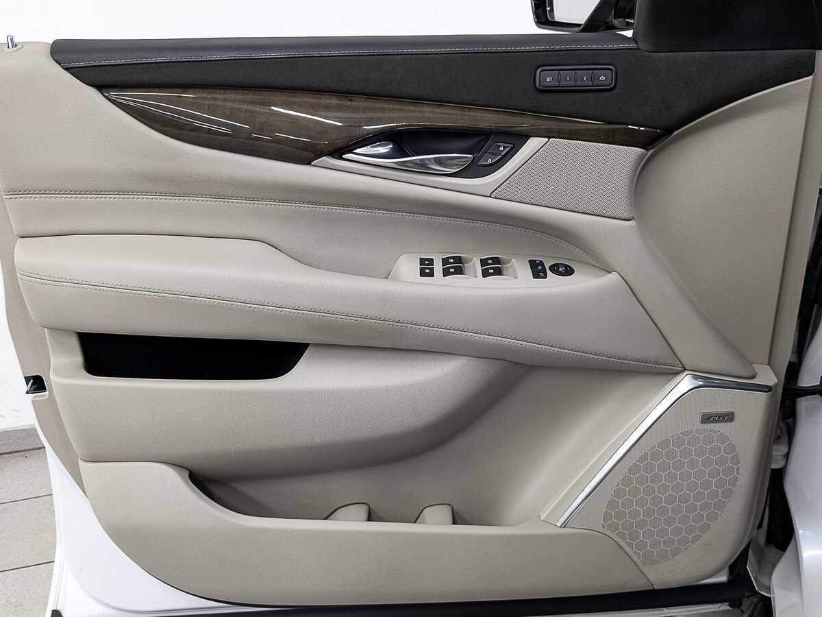 Купить Cadillac Escalade с пробегом. Фото: #18