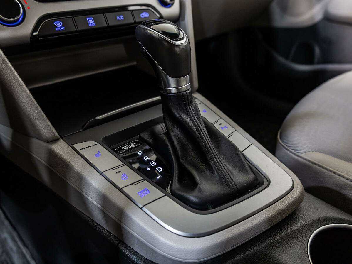 Купить Hyundai Elantra с пробегом. Фото: #14