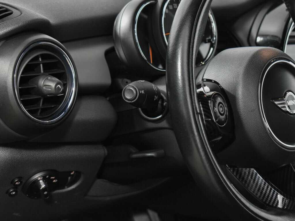 Купить Mini Hatch с пробегом. Фото: #9