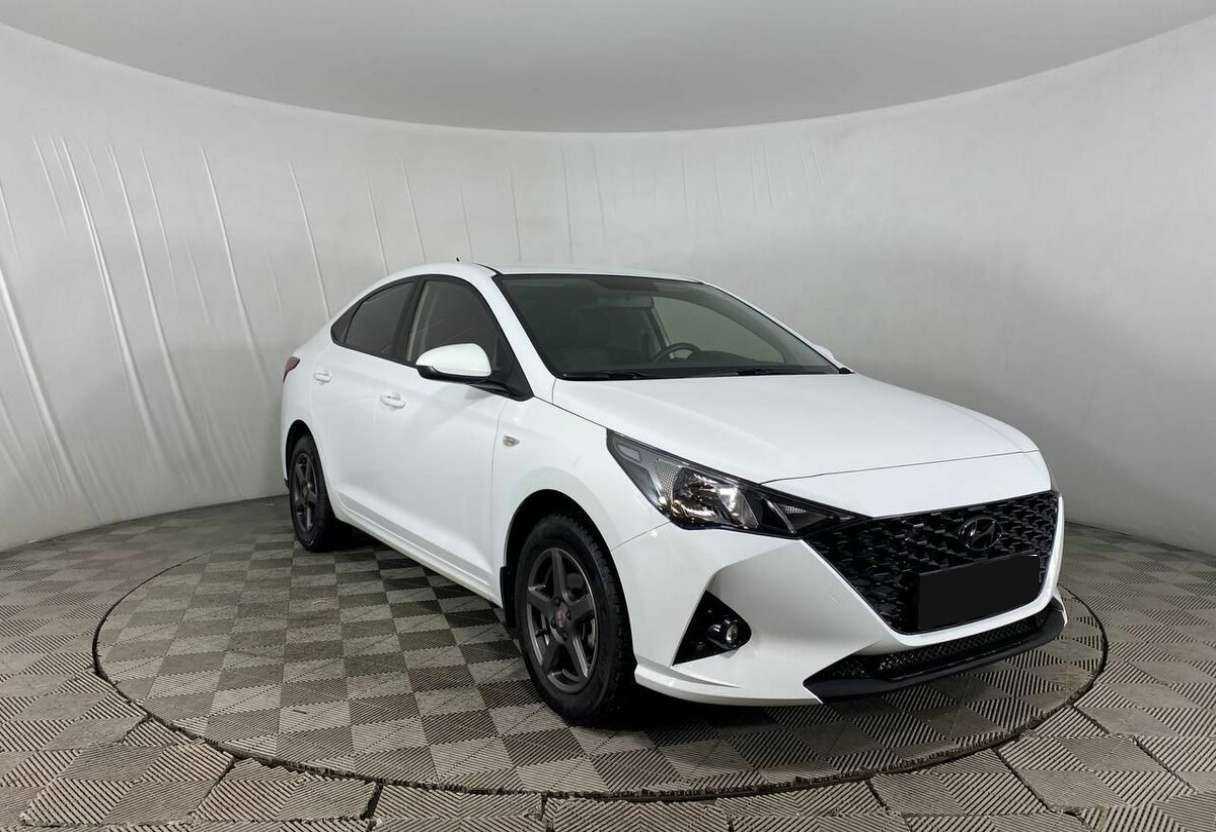 Купить Hyundai Solaris с пробегом. Фото: #2