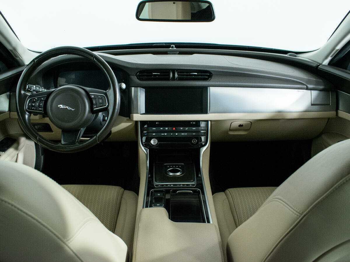 Купить Jaguar XF с пробегом. Фото: #11