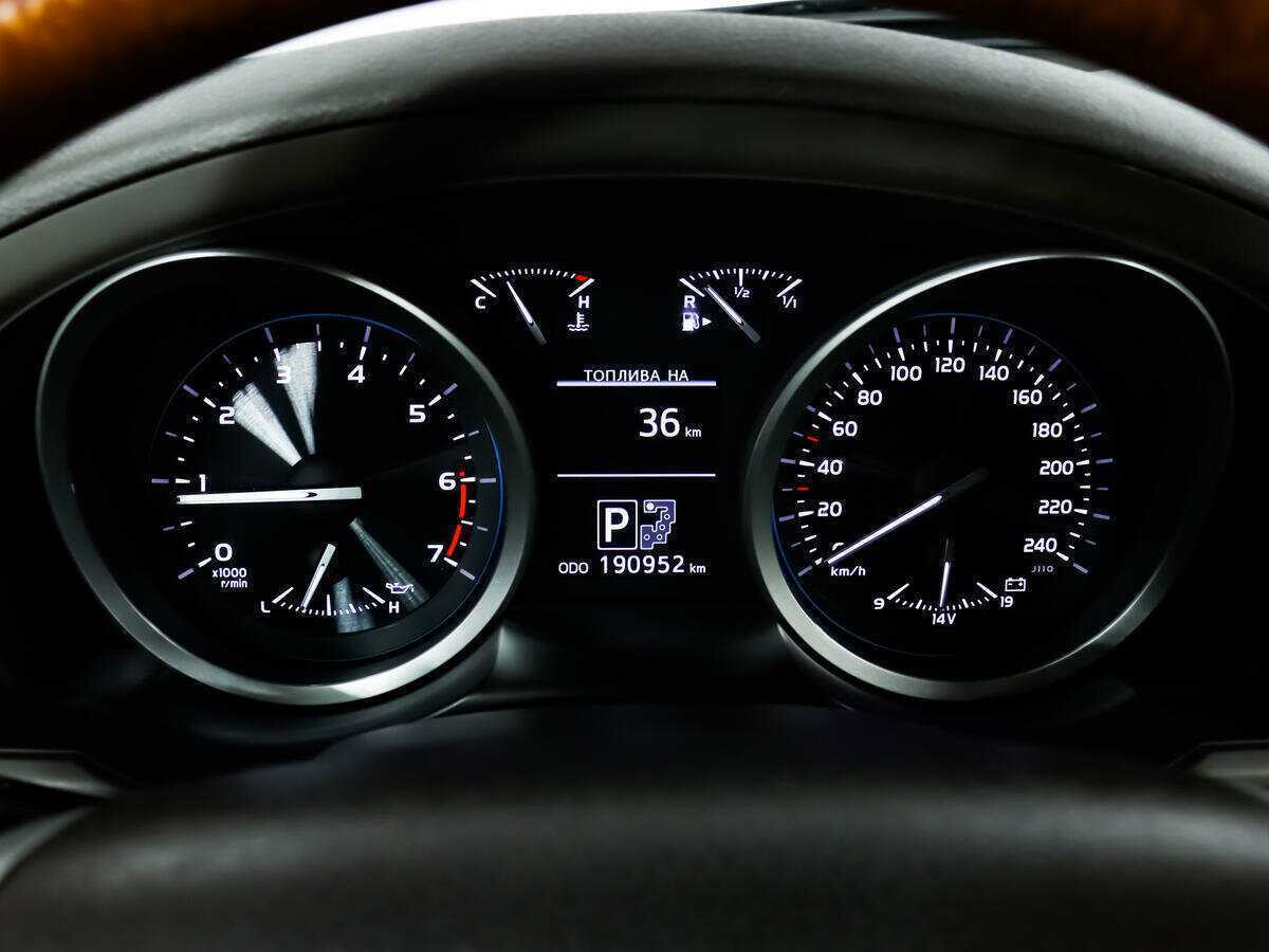 Купить Toyota Land Cruiser с пробегом. Фото: #9