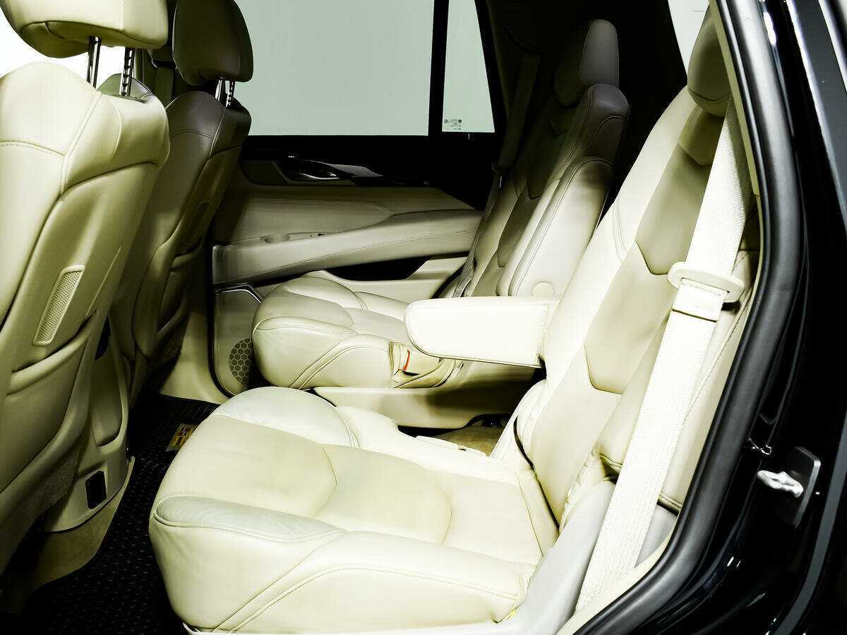 Купить Cadillac Escalade с пробегом. Фото: #11