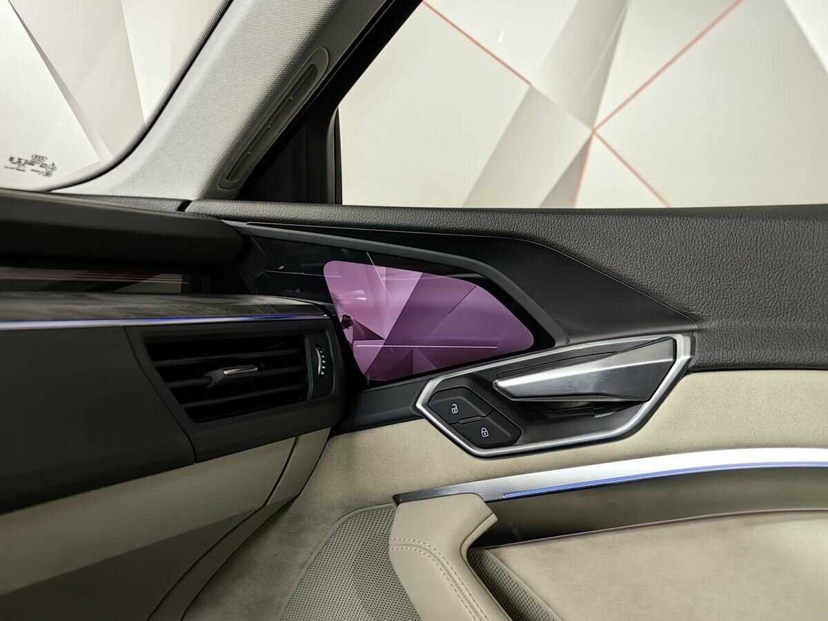 Купить Audi e-tron Sportback с пробегом. Фото: #15