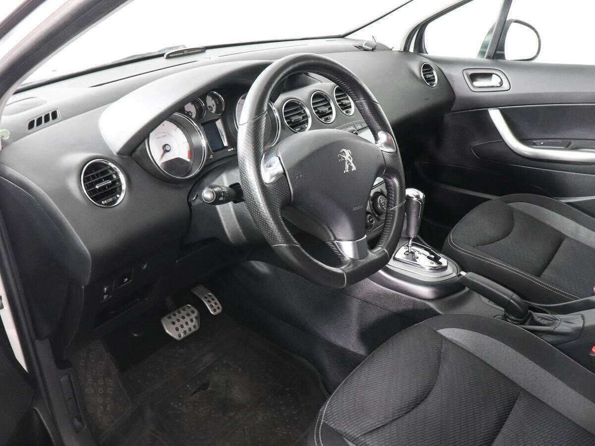 Купить Peugeot 408 с пробегом. Фото: #8
