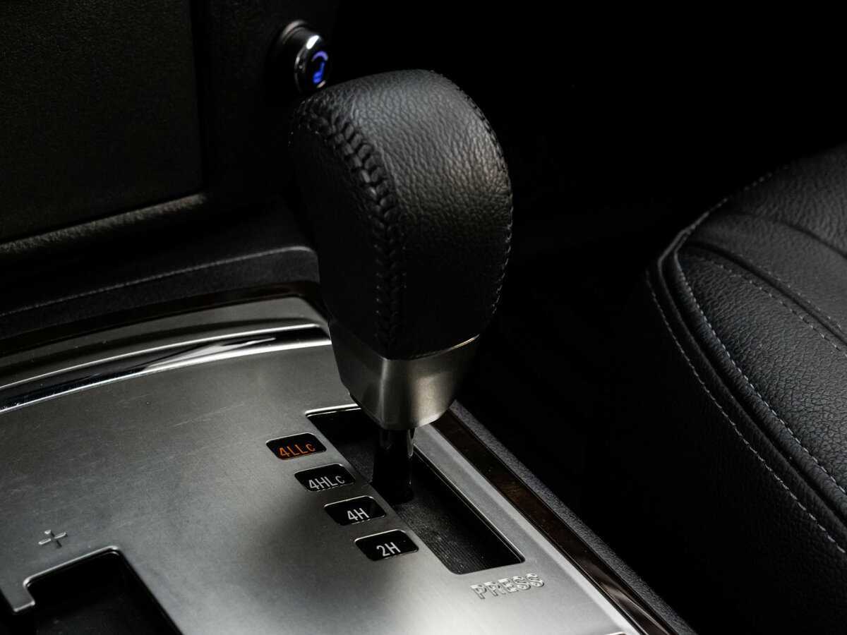 Купить Mitsubishi Pajero с пробегом. Фото: #12
