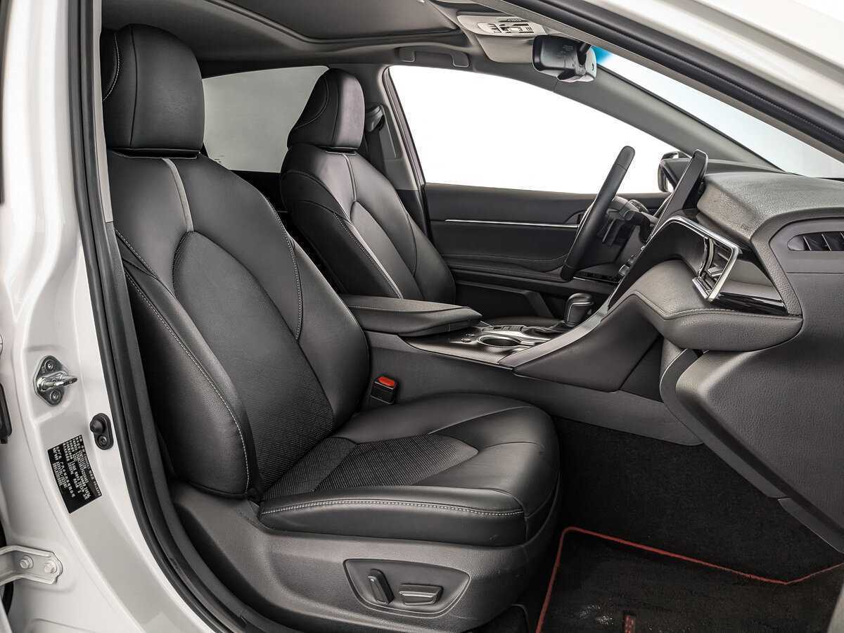 Купить Toyota Camry с пробегом. Фото: #18