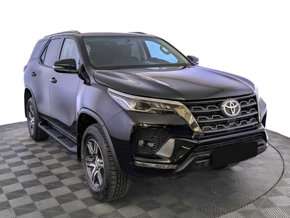 Купить Toyota Fortuner с пробегом. Фото: #2