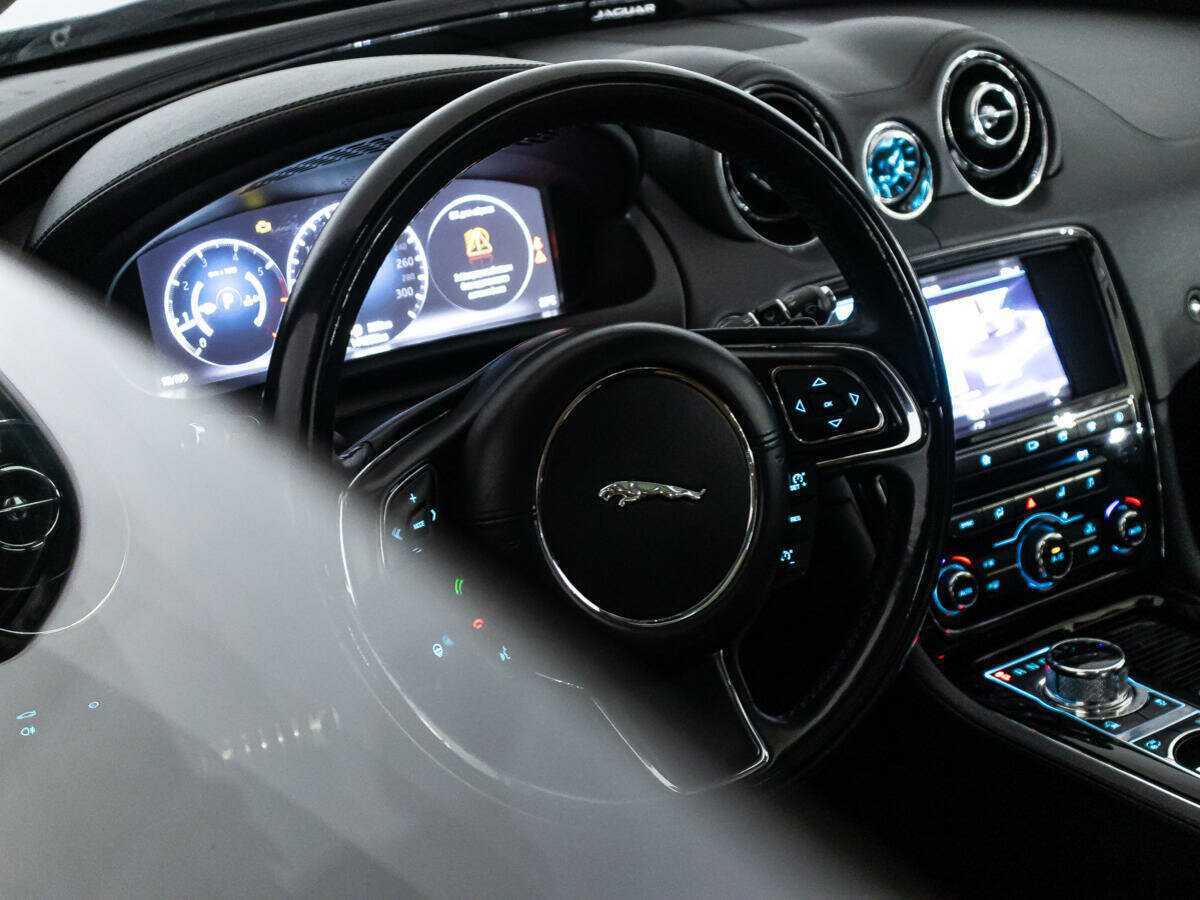 Купить Jaguar XJ с пробегом. Фото: #26