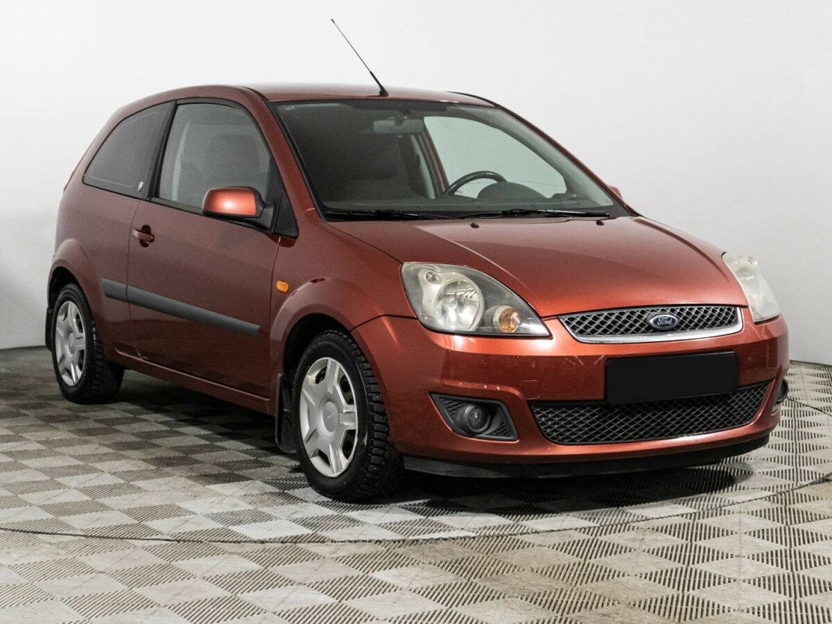 Купить Ford Fiesta с пробегом. Фото: #2