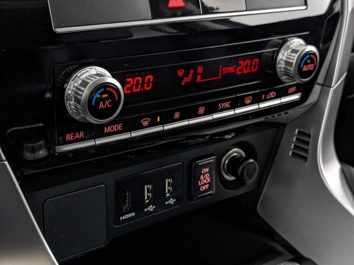 Купить Mitsubishi Montero Sport с пробегом. Фото: #24