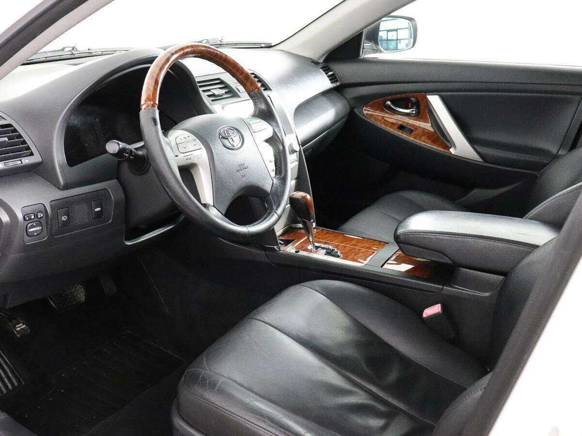 Купить Toyota Camry с пробегом. Фото: #7