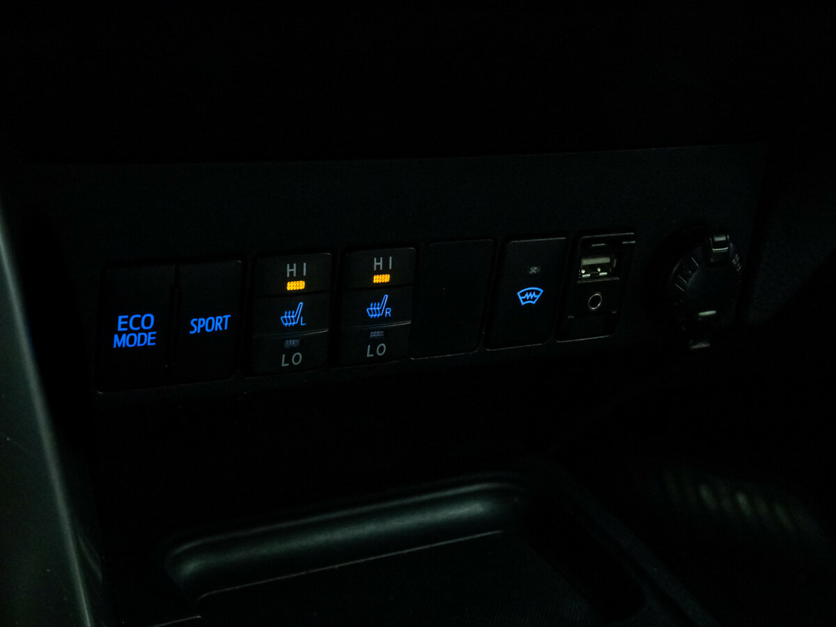 Купить Toyota RAV4 с пробегом. Фото: #10