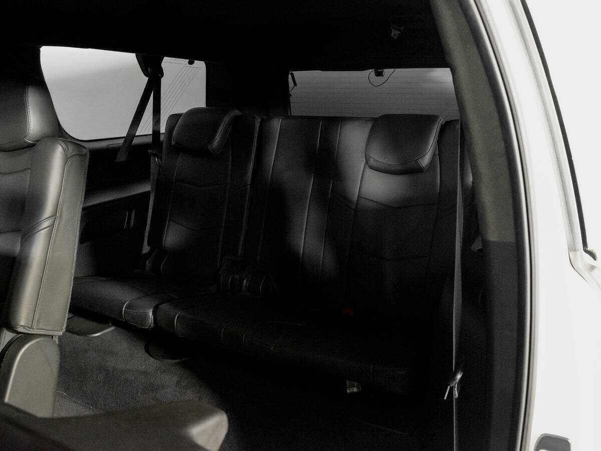 Купить Cadillac Escalade с пробегом. Фото: #9