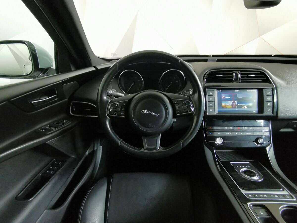 Купить Jaguar XE с пробегом. Фото: #14