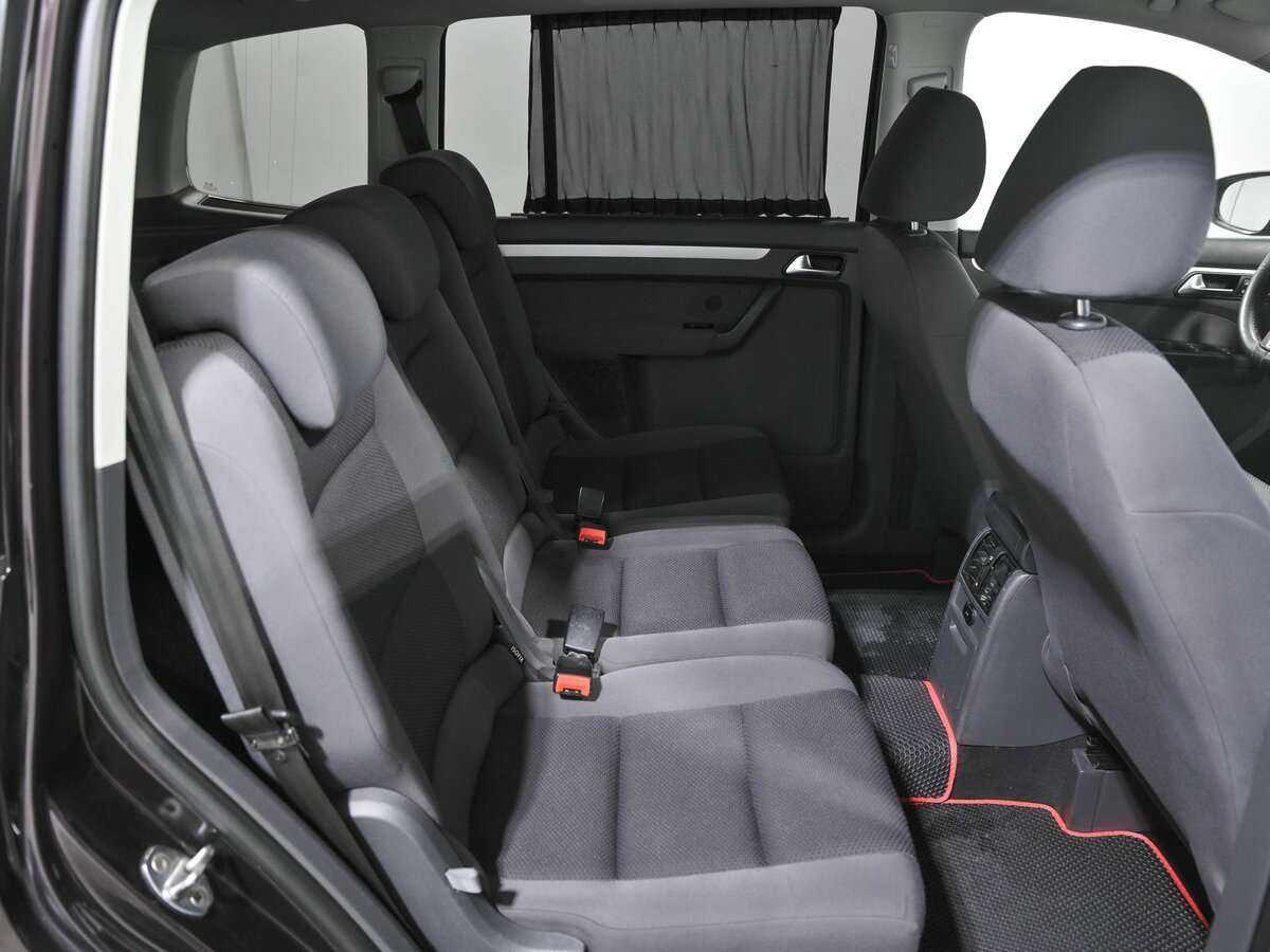 Купить Volkswagen Touran с пробегом. Фото: #14