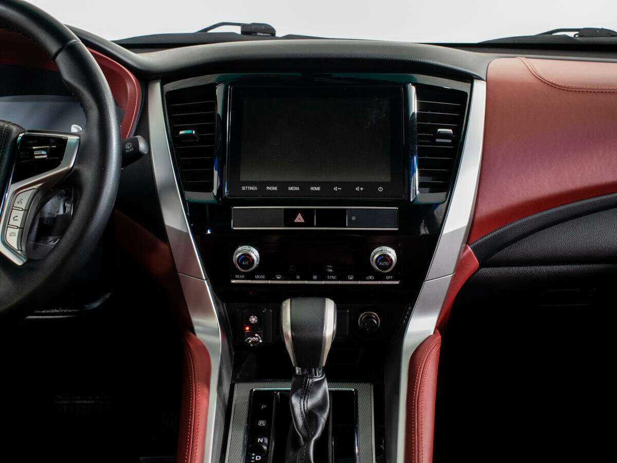 Купить Mitsubishi Montero Sport с пробегом. Фото: #10