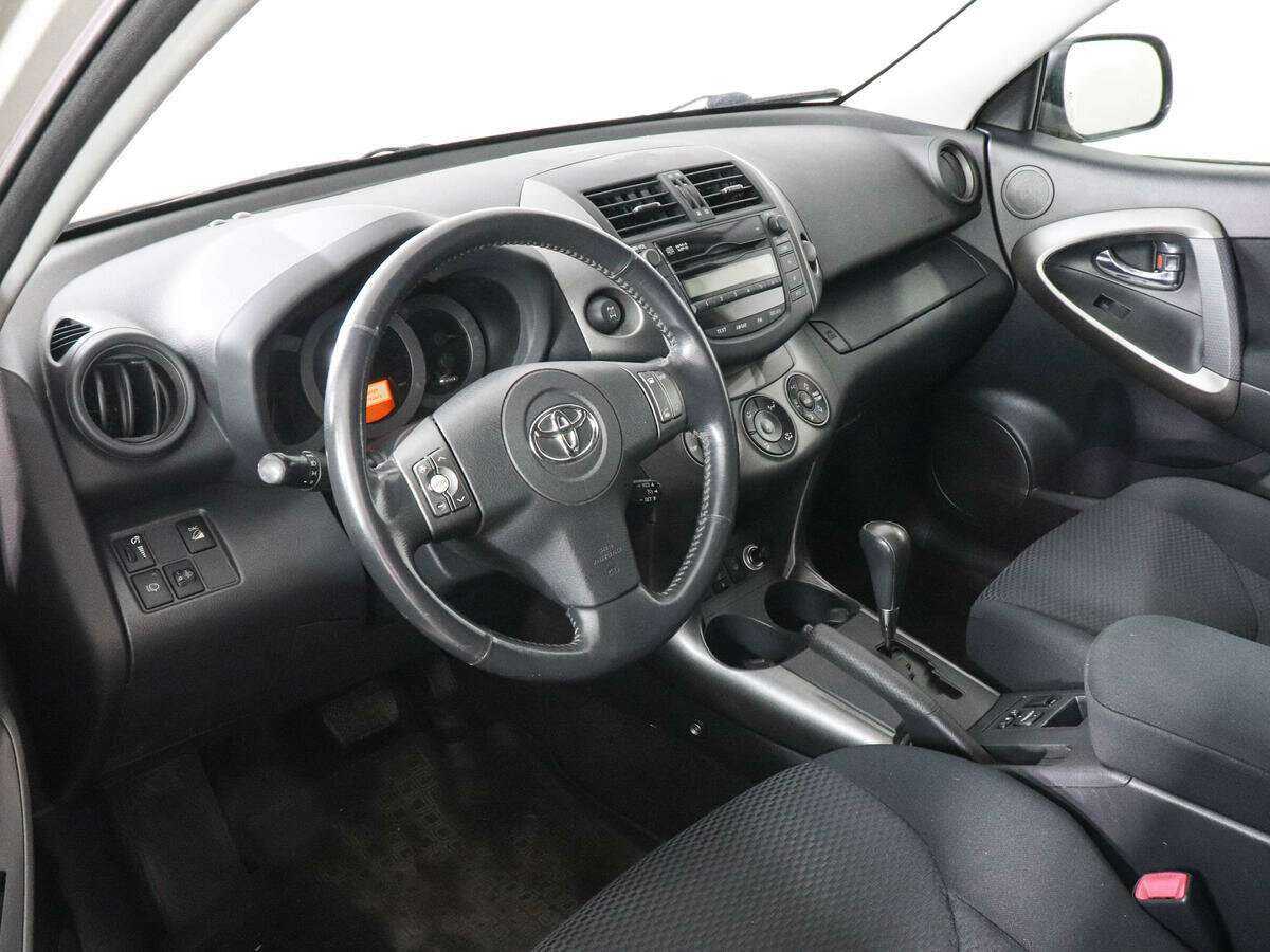 Купить Toyota RAV4 с пробегом. Фото: #8