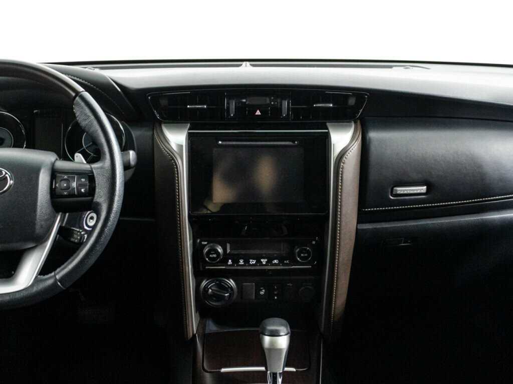Купить Toyota Fortuner с пробегом. Фото: #11