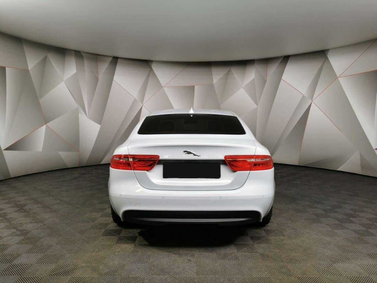 Купить Jaguar XE с пробегом. Фото: #7