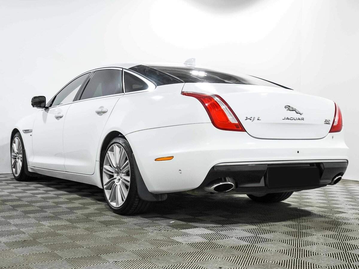 Купить Jaguar XJ с пробегом. Фото: #5