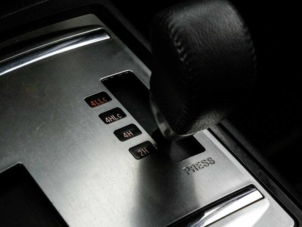 Купить Mitsubishi Pajero с пробегом. Фото: #18