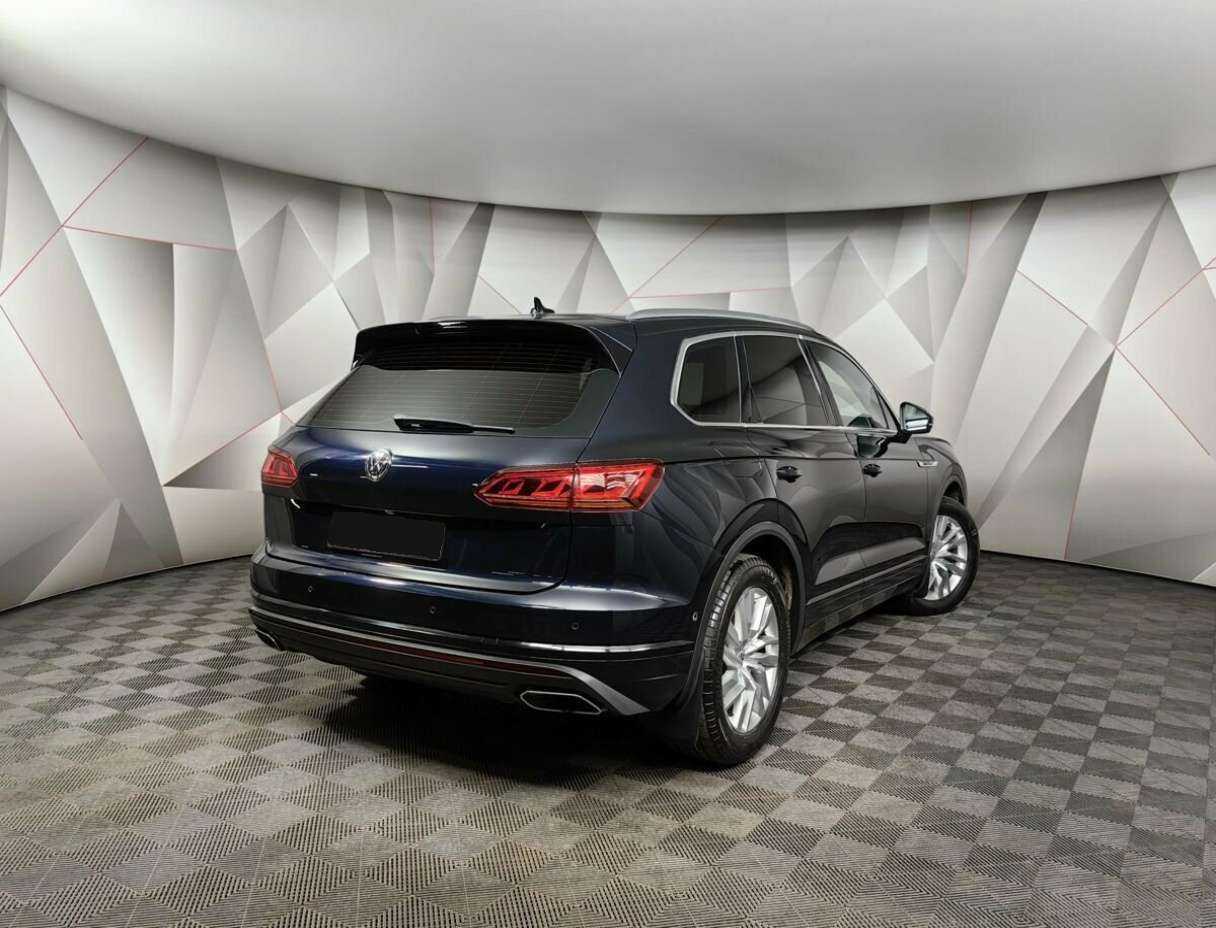 Купить Volkswagen Touareg с пробегом. Фото: #1