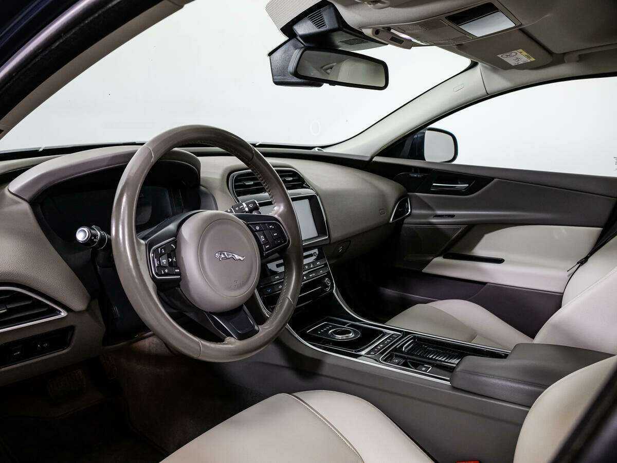 Купить Jaguar XE с пробегом. Фото: #10